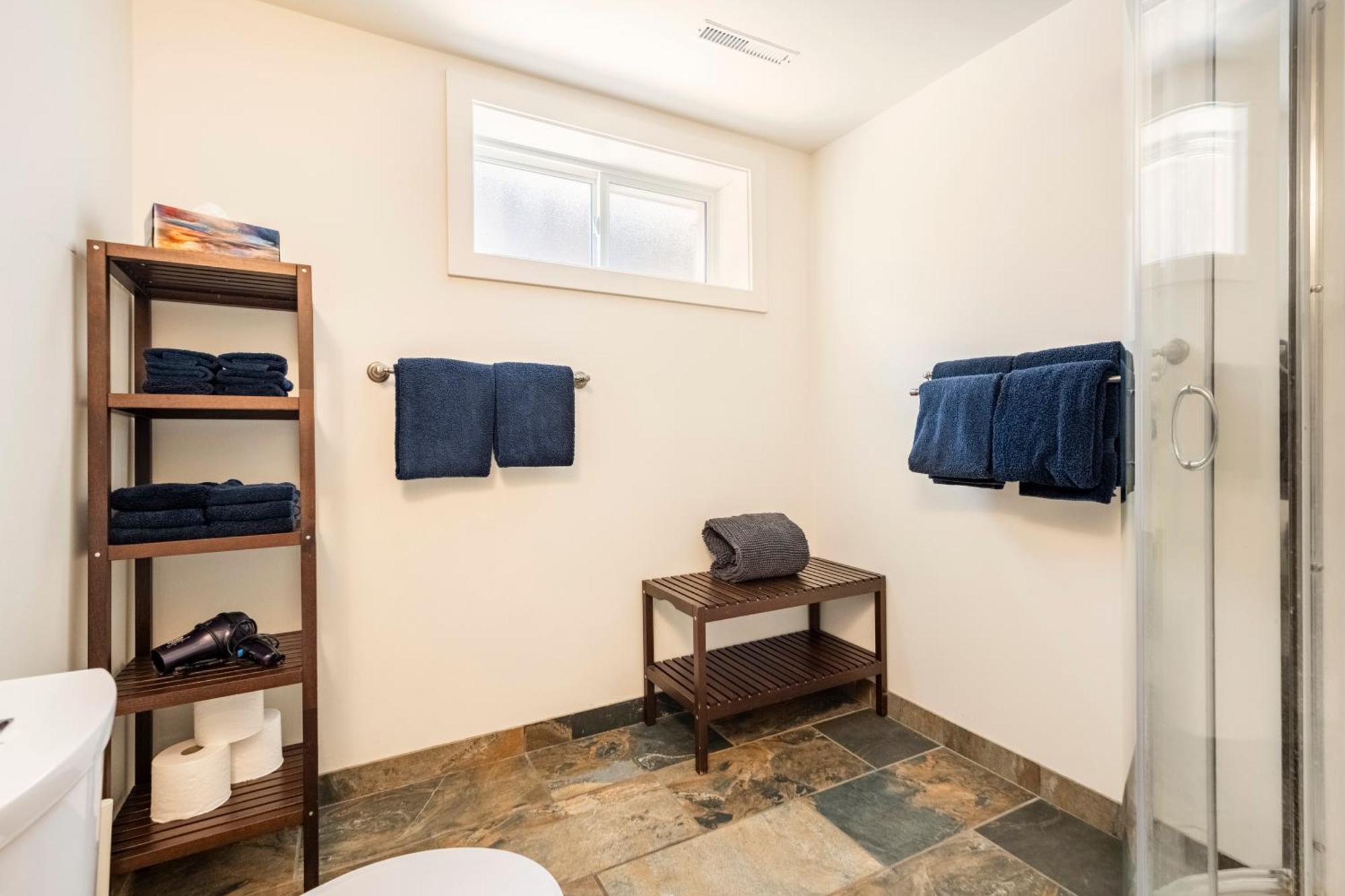 Cougar Street Mountain Rental バンフ エクステリア 写真